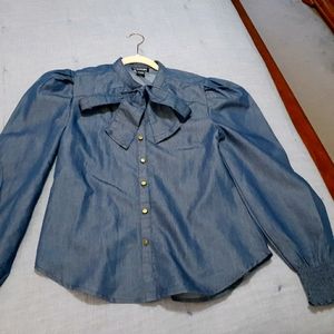 NWOT / Medium Denim-look bow blouse